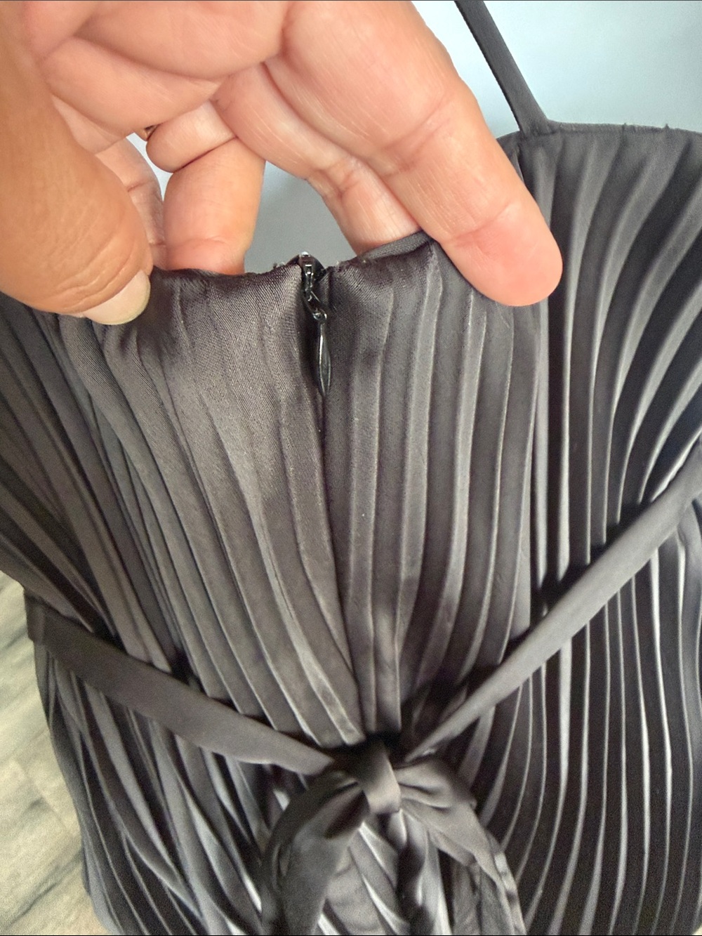 Elegant Black Pleated Maxi Dress with Spaghetti Straps - Picture 5 of 9